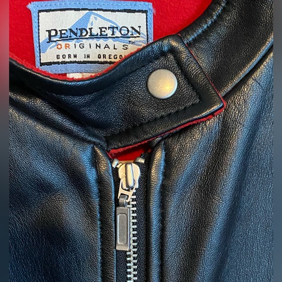 Pendleton Black Leather Vest with Red Fleece Lining Sz Small Mint Condition - Picture 4 of 10